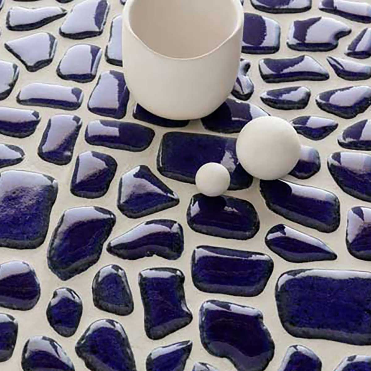 Hand Glazed Basalt Pebble Tile for Spa Bathroom Design