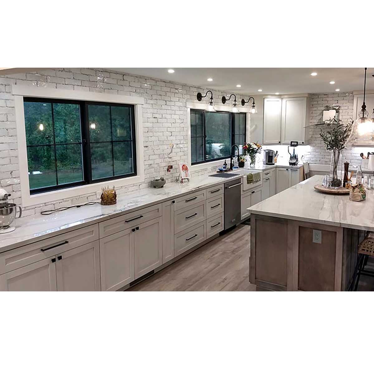 Ceramic bullnose edge tile for kitchen backsplash walls
