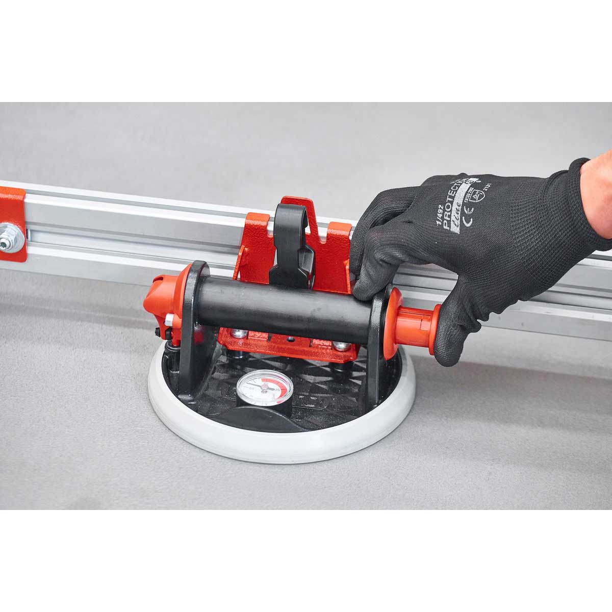 Raimondi RV175 vacuum lifter with replaceable rubber cup for tile installation
