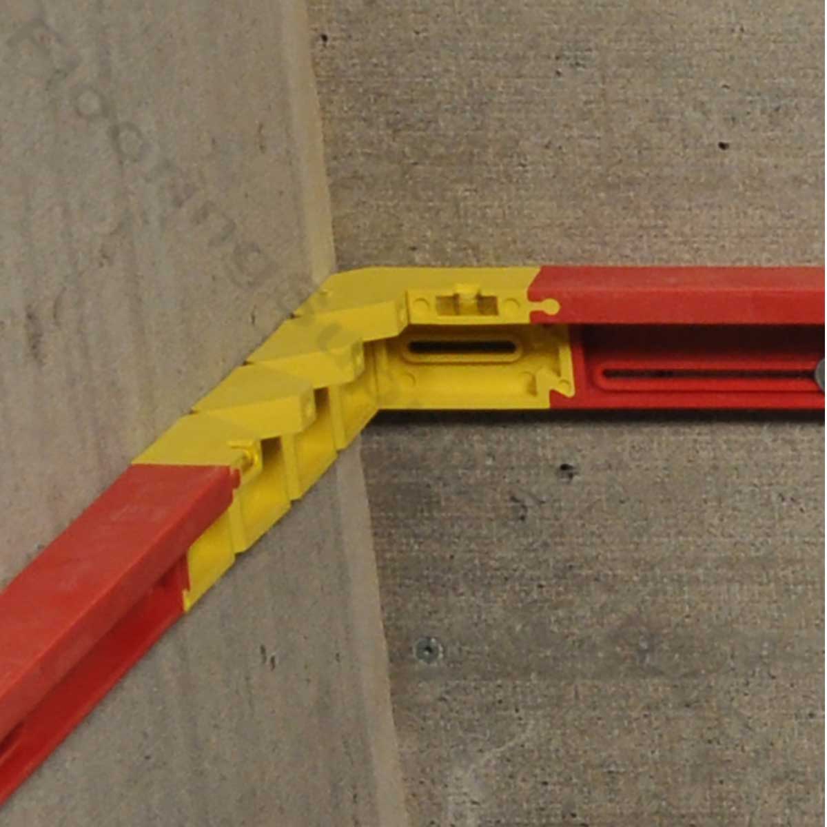 Stringa Level supporting the first course of wall tile during installation