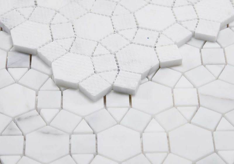 Mosaic Calacatta Marble Circular Shape - White