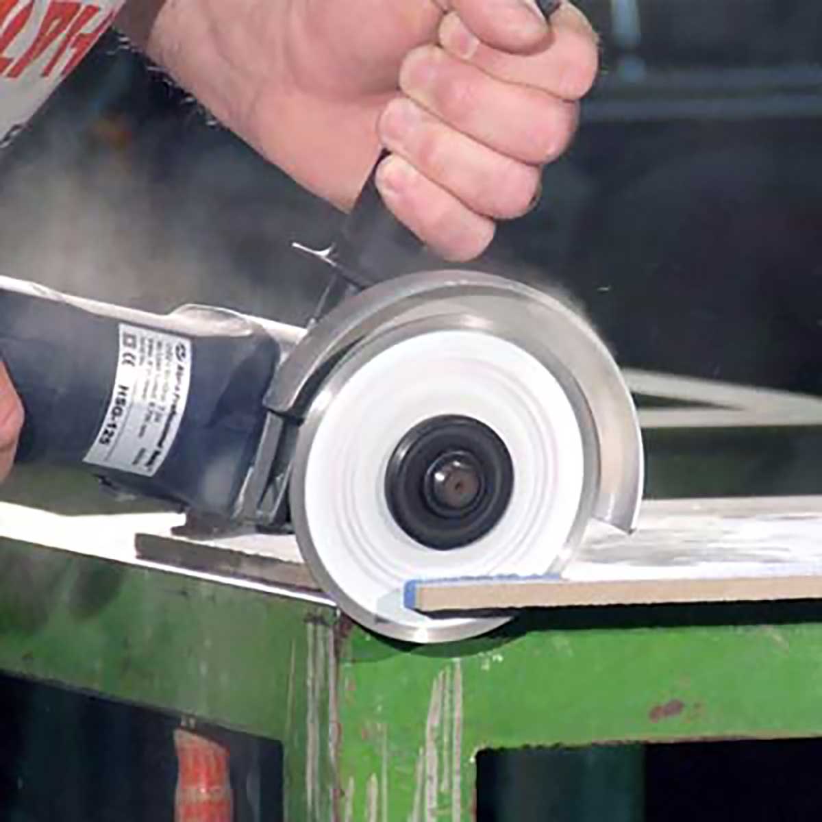 Porcellana Diamond Wet Saw Blade for Porcelain Tile Demo using wet saw  cutting Pocelain