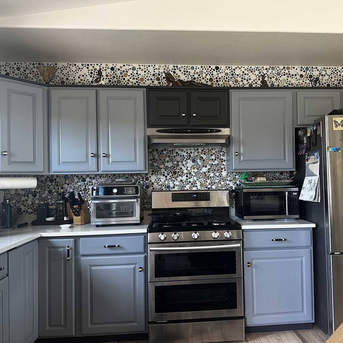 Mango porcelain mosaic backsplash tile in residential kitchen