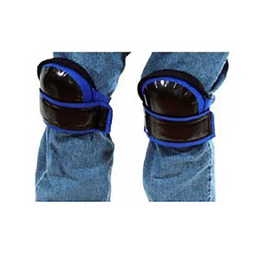 Soft knee pads with adjustable wrap-around straps for tile installation