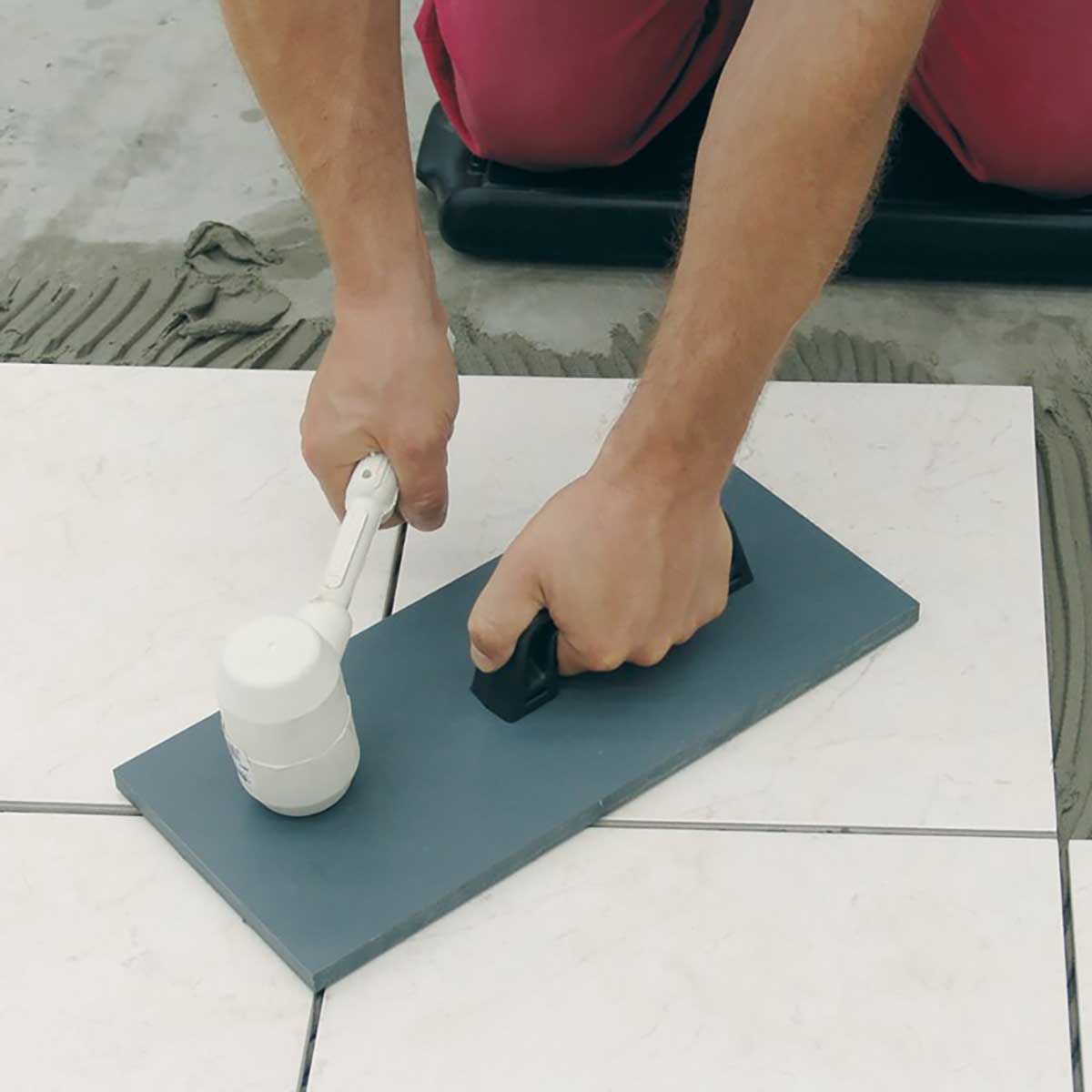 Raimondi tile beating block with grooved flat PVC base